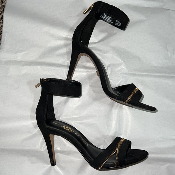 Rock & Republic US 7 black and gold heels with zipper details. Gently used. - Picture 7 of 15
